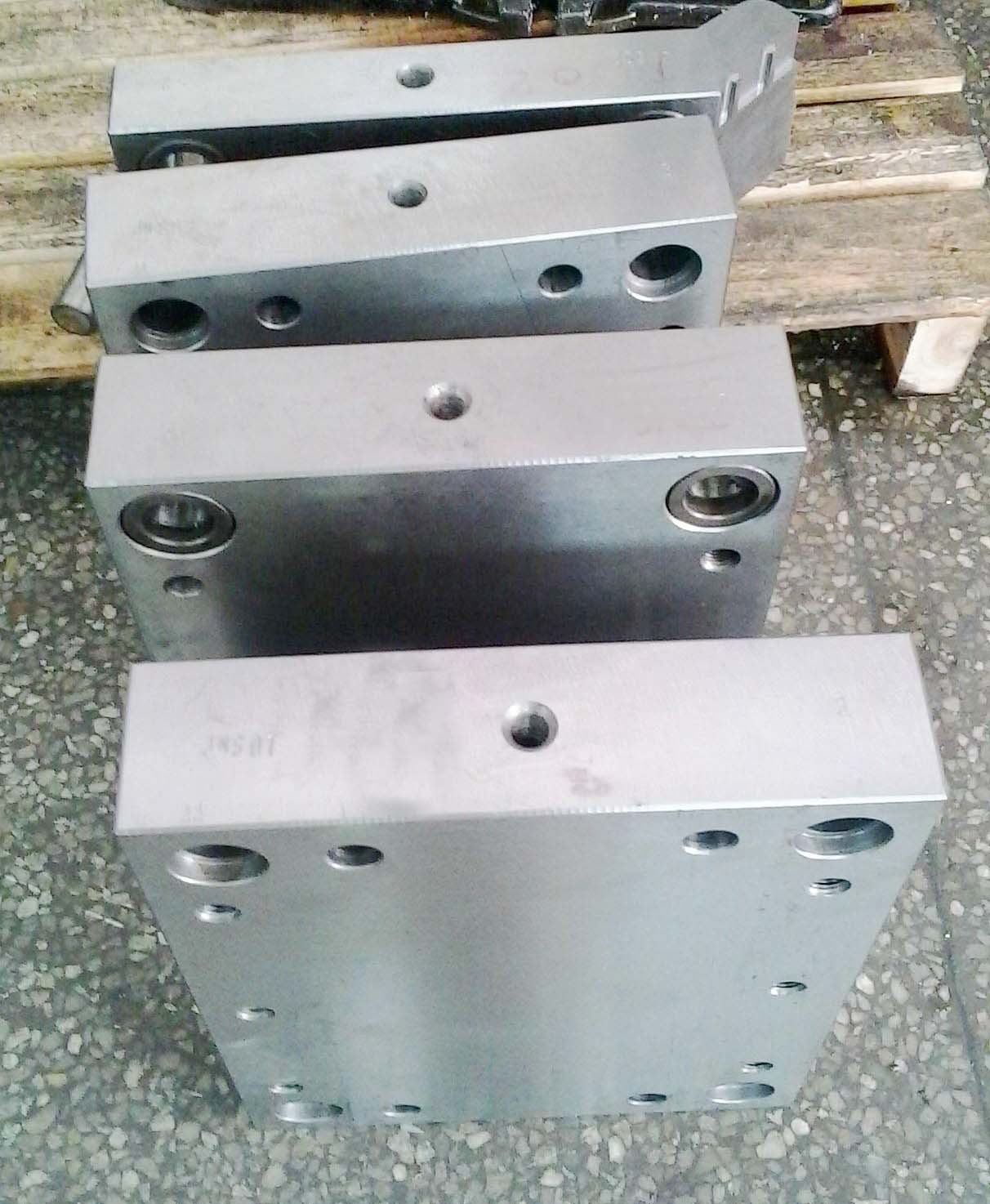 精密模具加工 塑膠注塑模 塑膠吹塑模 模具制造生產